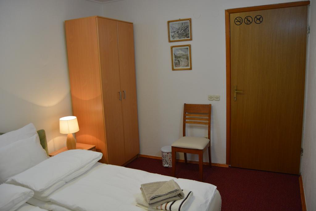 Hostel Denal Sarajevo Chambre photo